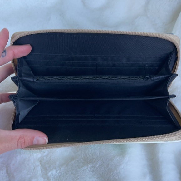 ❗️DONATED❗️EUC- FLORAL CHEVRON SYMBOL CLUTCH ZIPPER WALLET - Picture 4 of 11